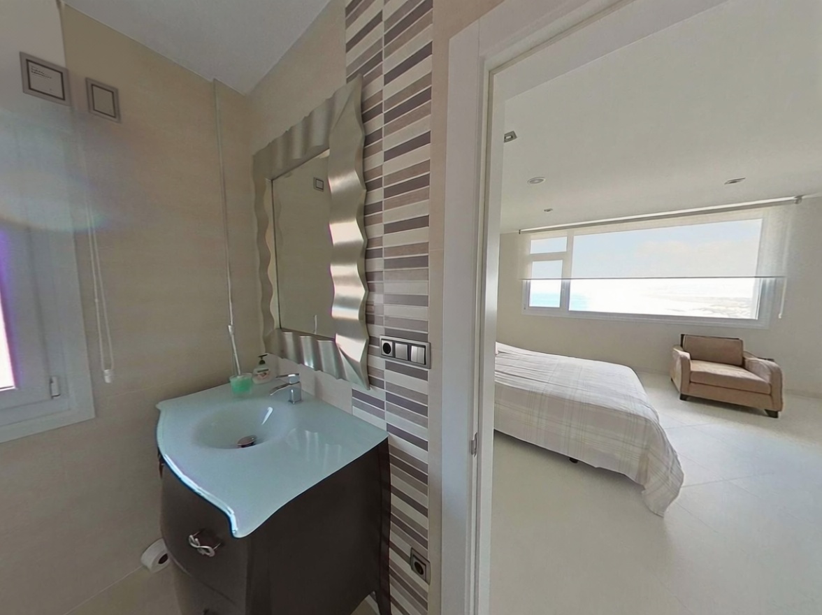 Chalet with direct beach access in Carballo — Sea terrace