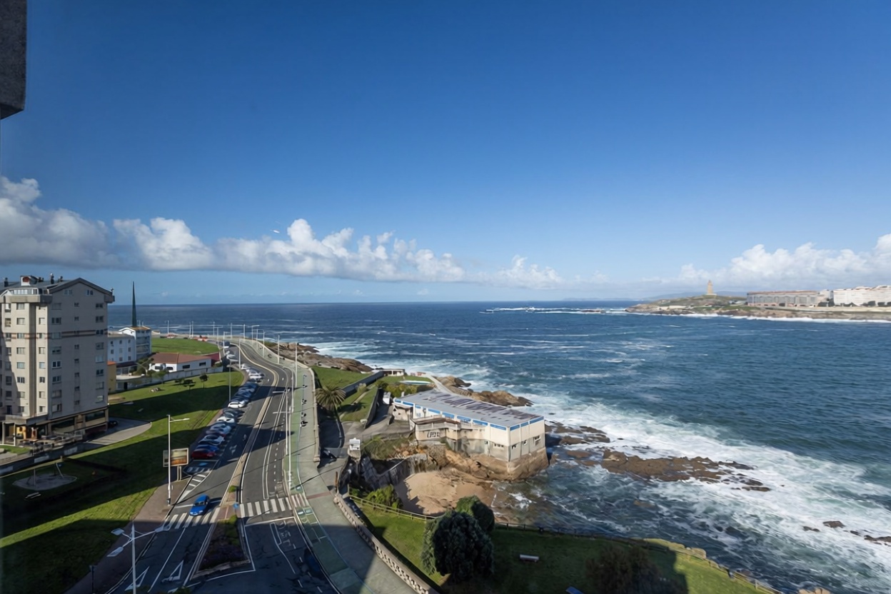Beachfront duplex in A Coruña — Sea view