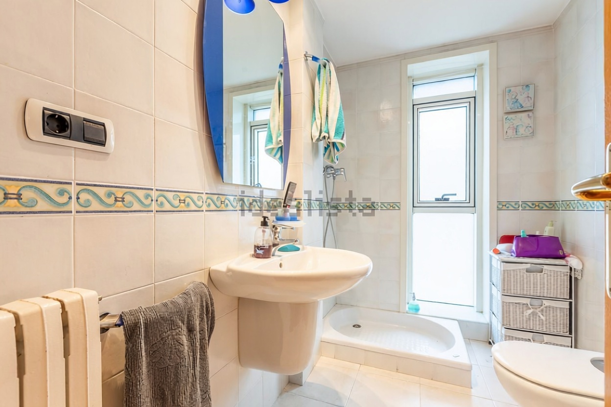 Beachfront duplex in A Coruña — Bathroom