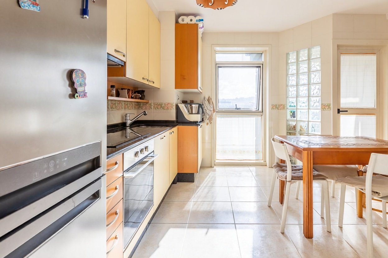 Beachfront duplex in A Coruña — Kitchen
