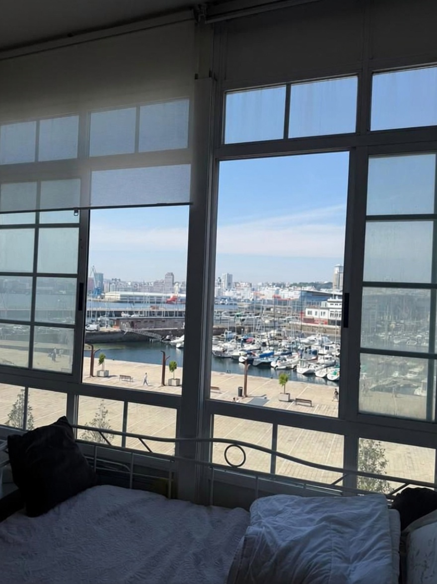 Beachfront flat in A Coruña — Bedroom