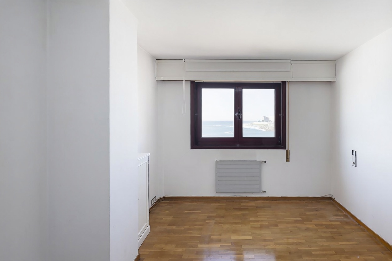 Beachfront flat in A Coruña — Bedroom