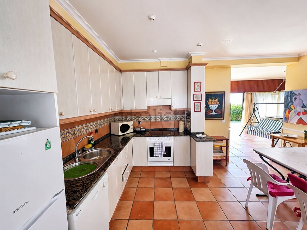 Chalet with direct beach access in Oleiros — Kitchen