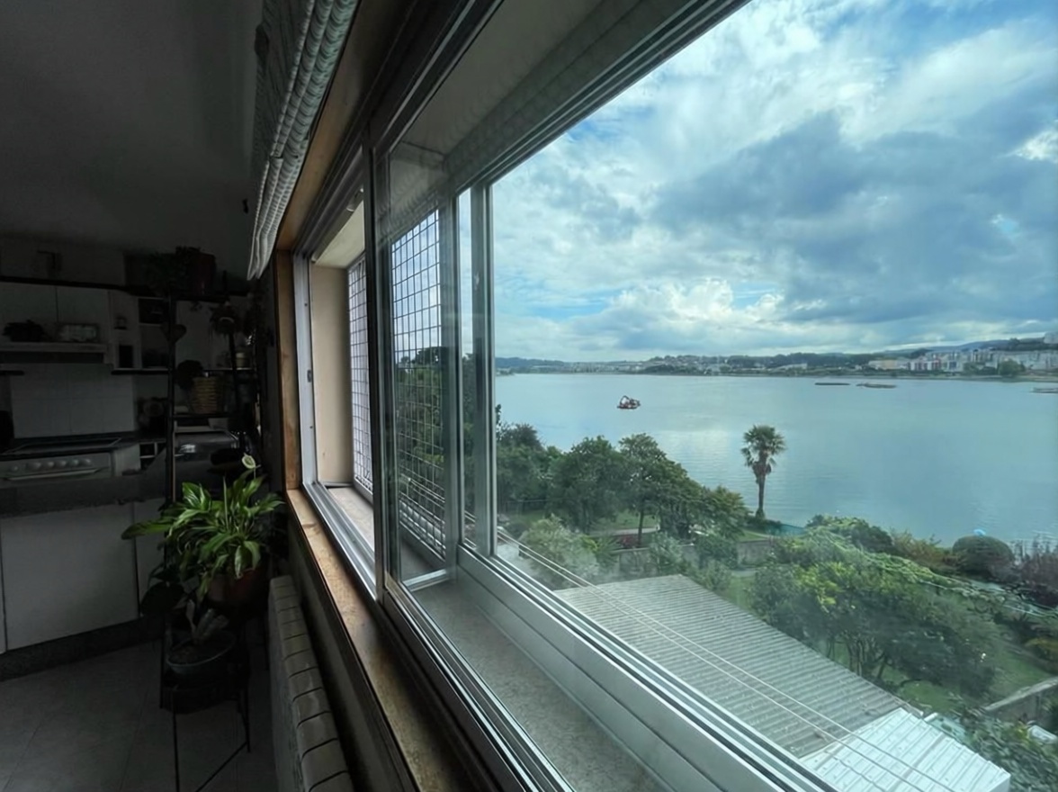 Chalet with direct beach access in Oleiros — Sea view