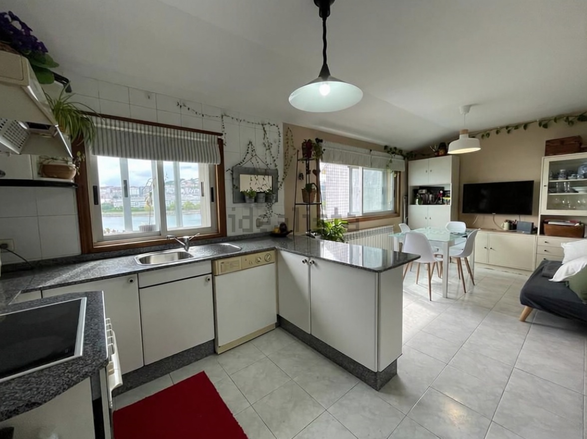 Chalet with direct beach access in Oleiros — Kitchen