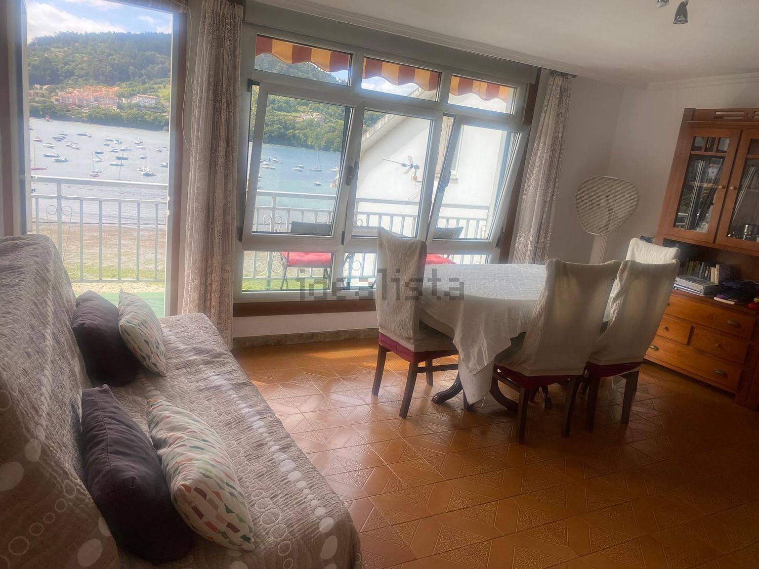 Chalet avec accès direct à la plage à Cabanes — Séjour