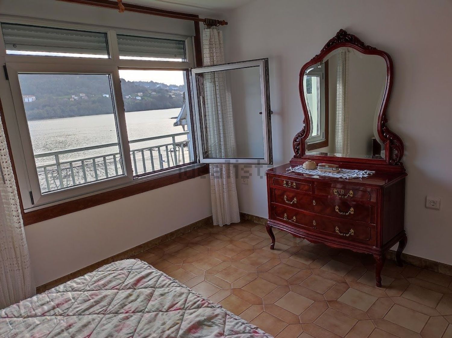 Chalet avec accès direct à la plage à Cabanes — Chambre