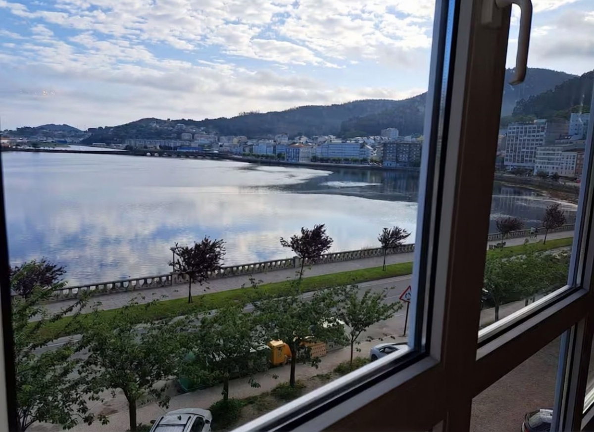 Beachfront flat in Camariñas — Sea view