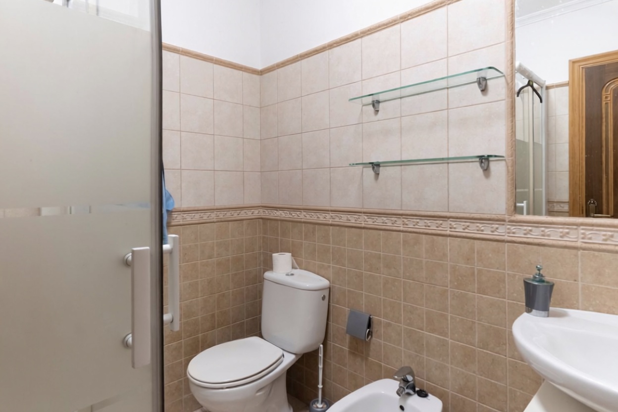Chalet with direct beach access in Camariñas — Bathroom