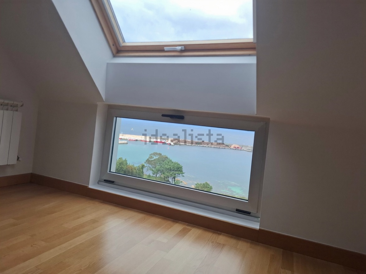 Seafront attic in Camariñas