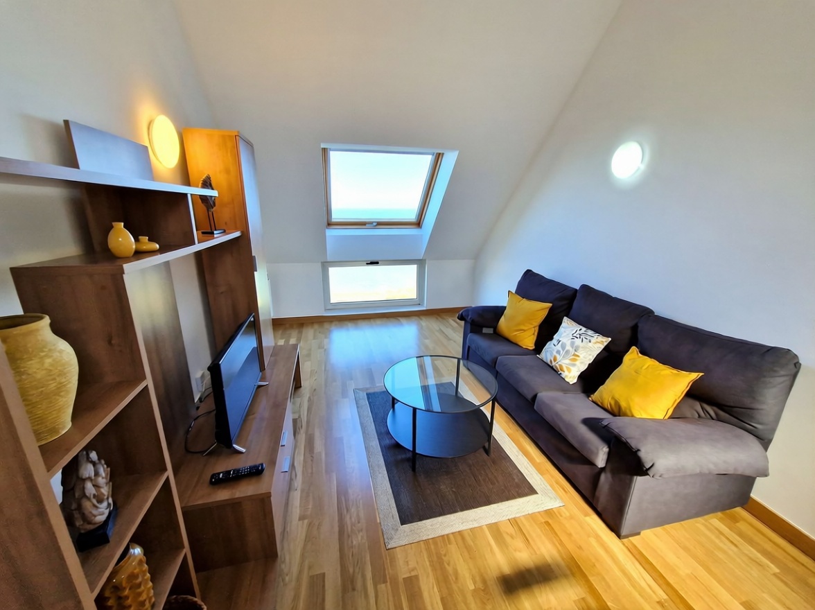 Seafront attic in Camariñas — Living room