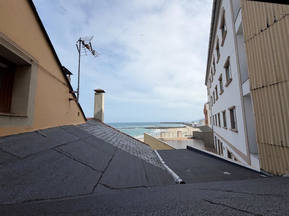 Chalet with direct beach access in Camariñas — Sea view