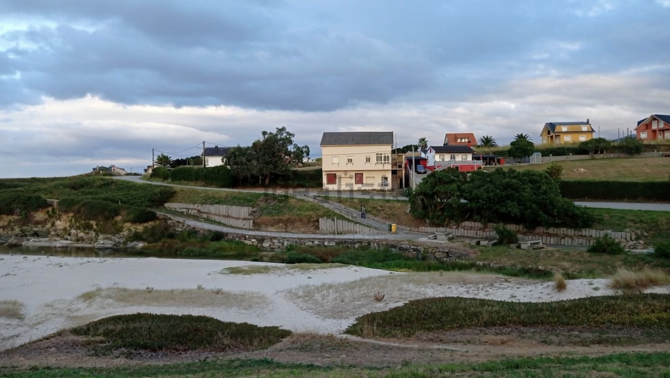 Chalet with direct beach access in Camariñas