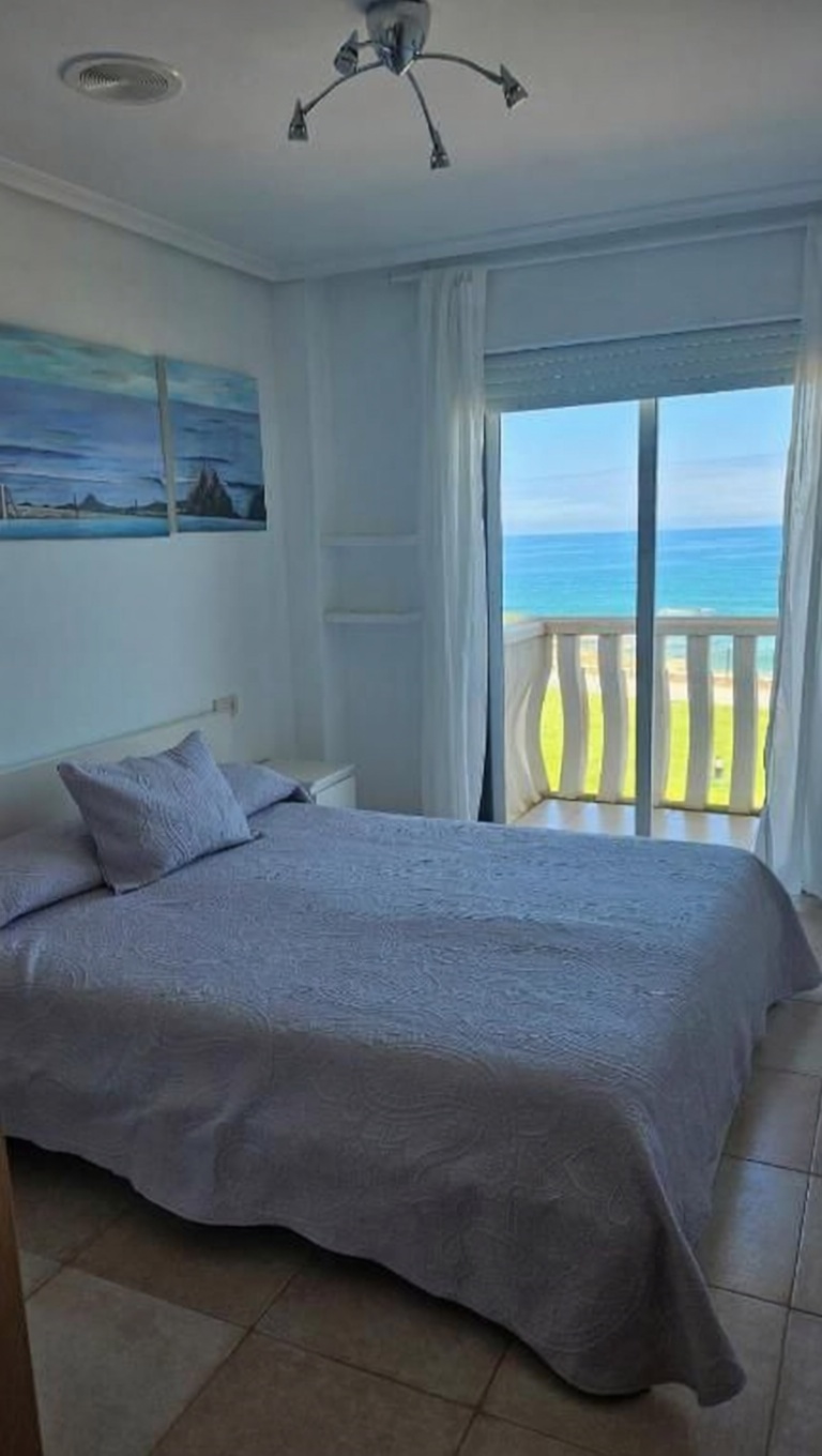 Beachfront flat in Camariñas — Bedroom