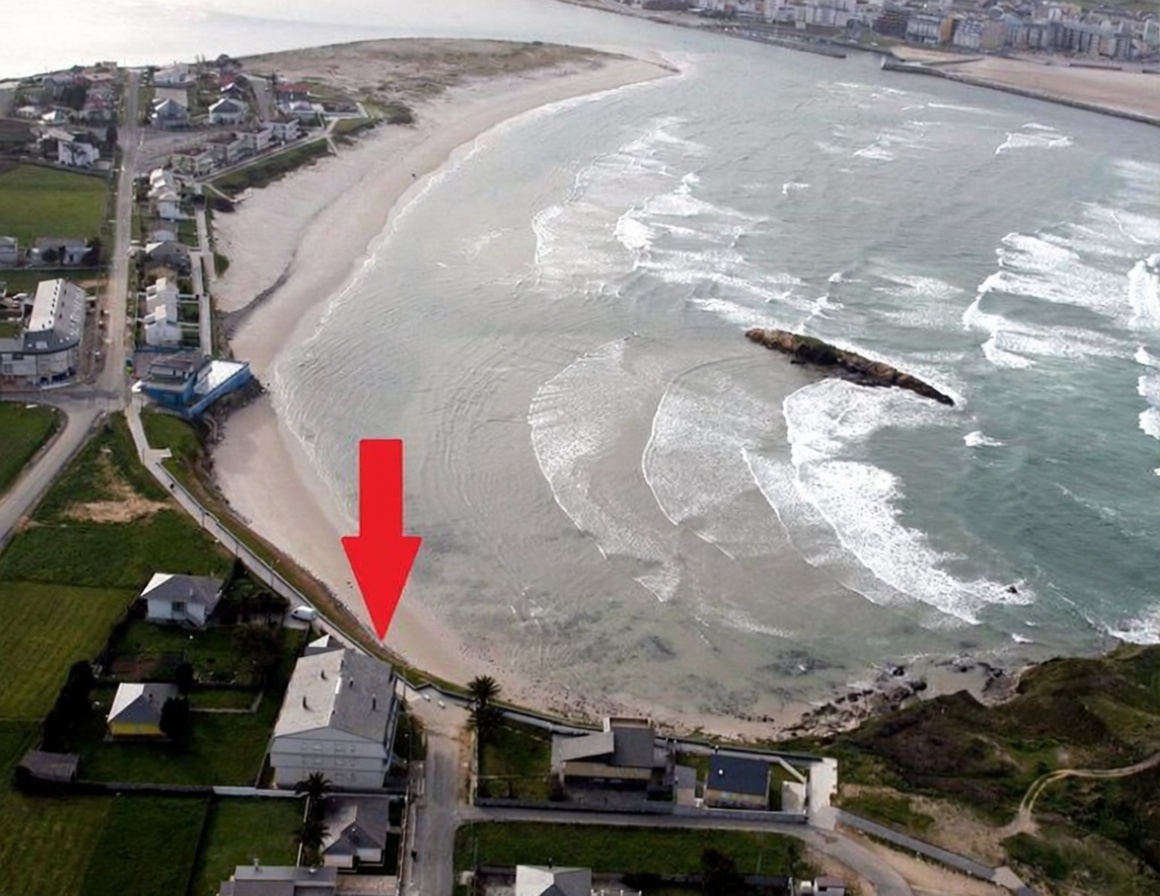 Piso en primera línea de playa en Camariñas — Aérea