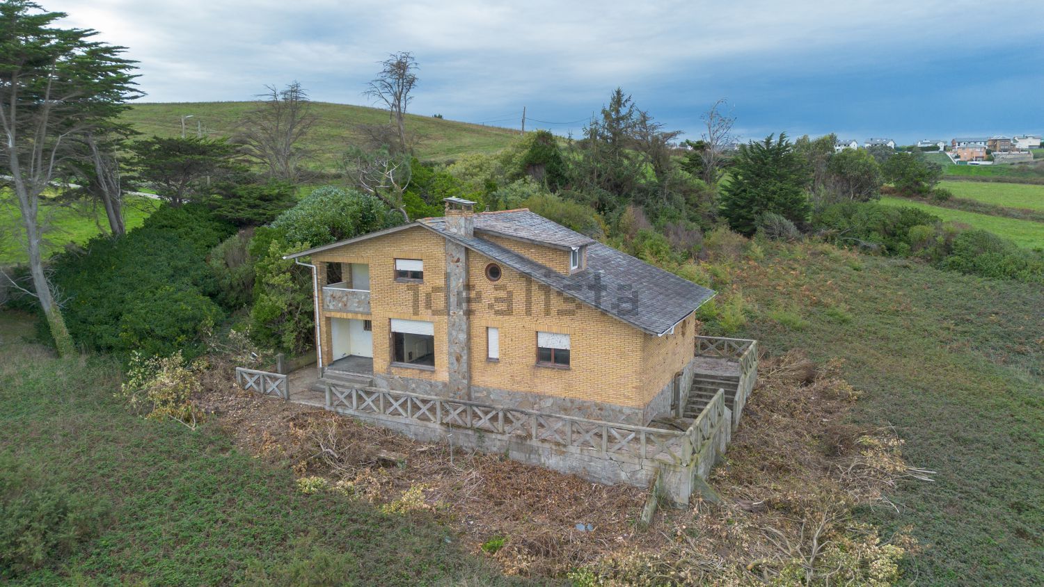 Chalet avec accès direct à la plage à Eo-Navia, Asturias — Façade