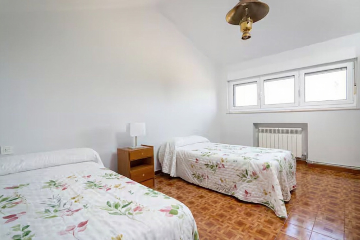 Chalet con acceso directo a playa en Gozón — Dormitorio