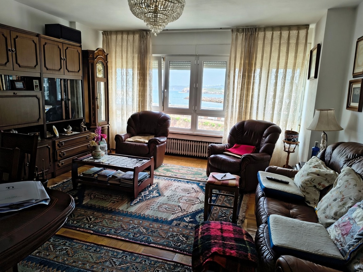 Appartement en première ligne de plage à Gijón — Séjour