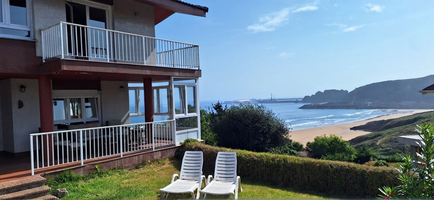 Chalet avec accès direct à la plage à Gijón — Terrasse mer