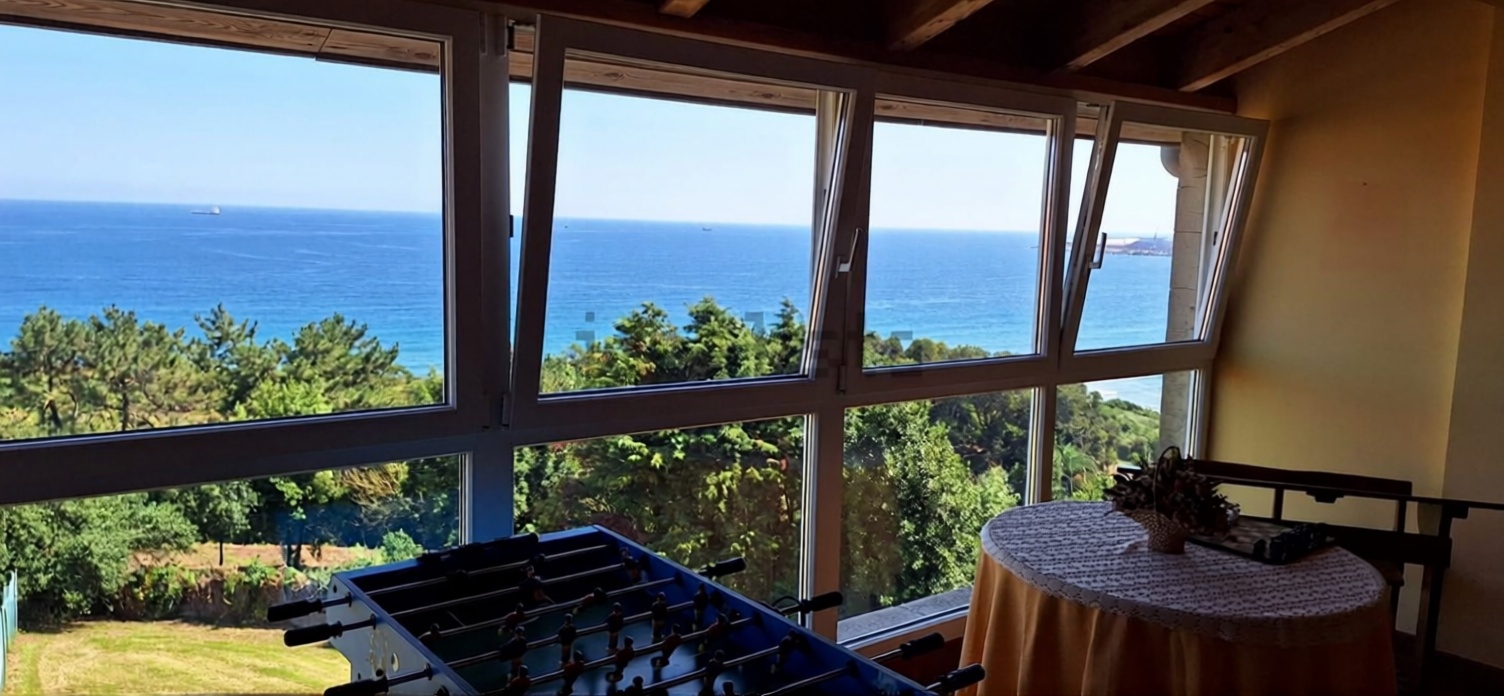 Chalet avec accès direct à la plage à Gijón — Séjour