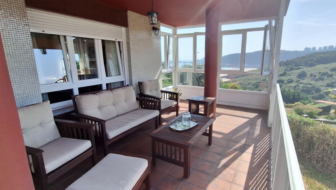 Chalet avec accès direct à la plage à Gijón — Terrasse mer