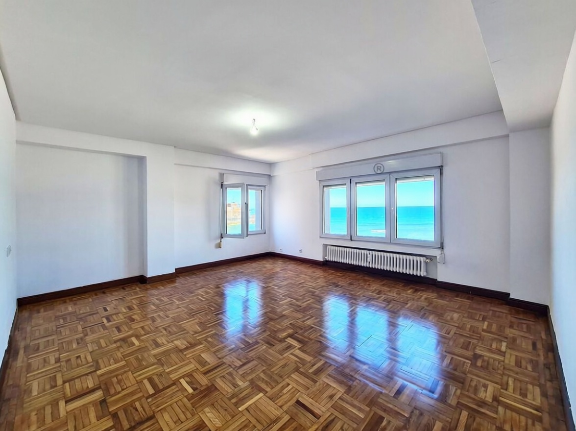 Appartement en première ligne de plage à Gijón — Vue mer