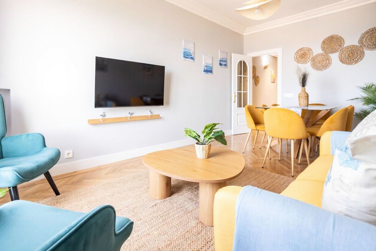 Beachfront flat in Arona — Living room