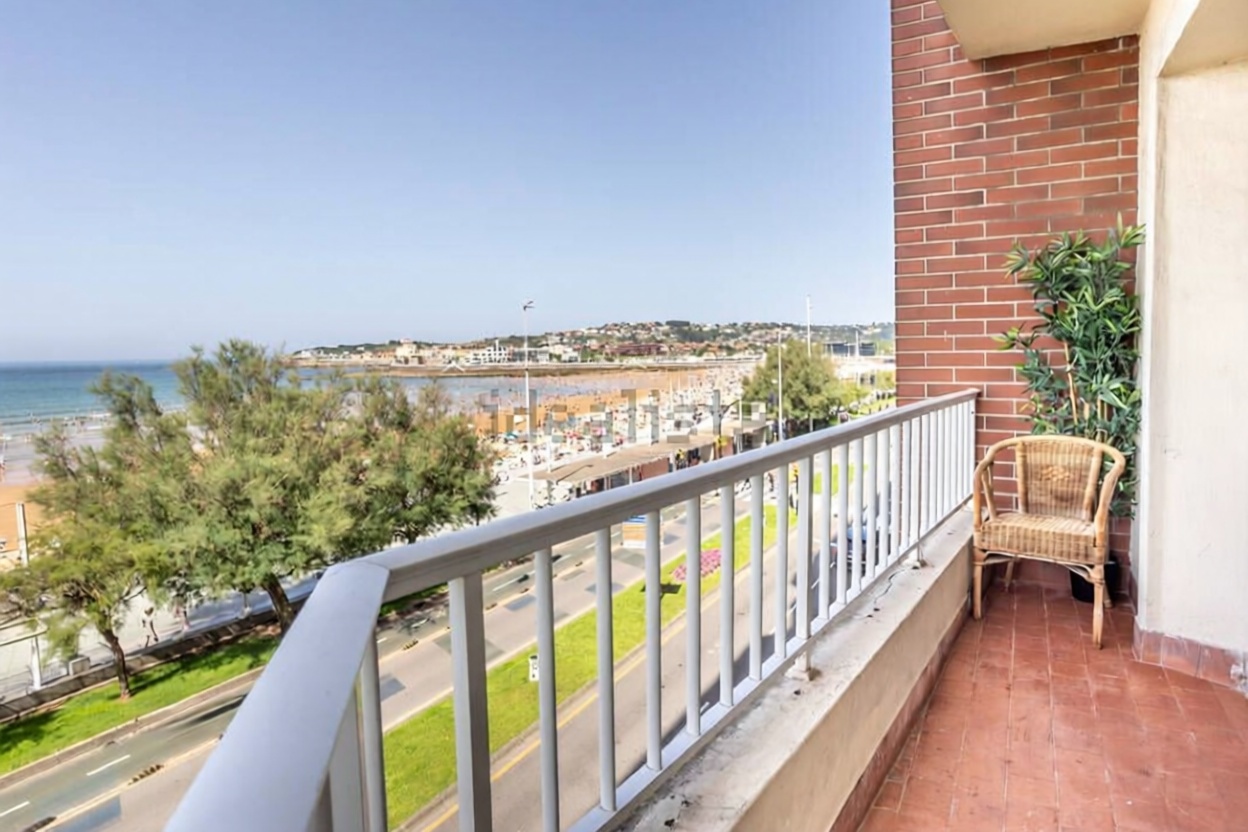 Beachfront flat in Arona — Bedroom