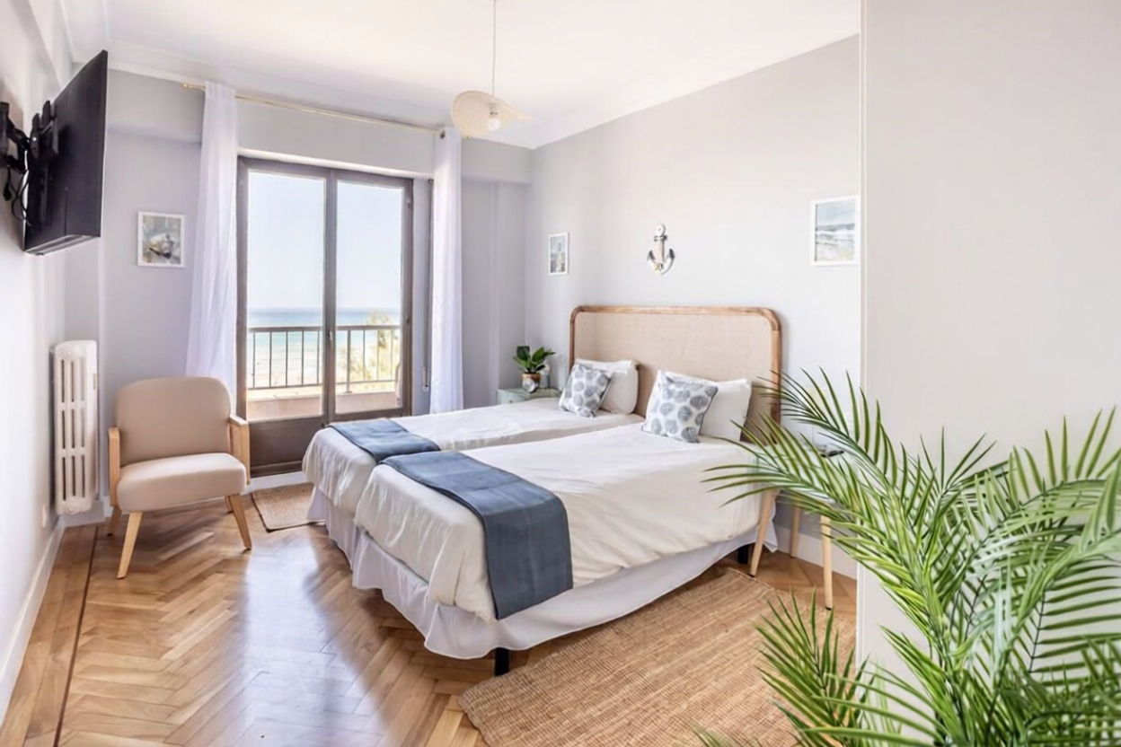 Beachfront flat in Arona — Bedroom