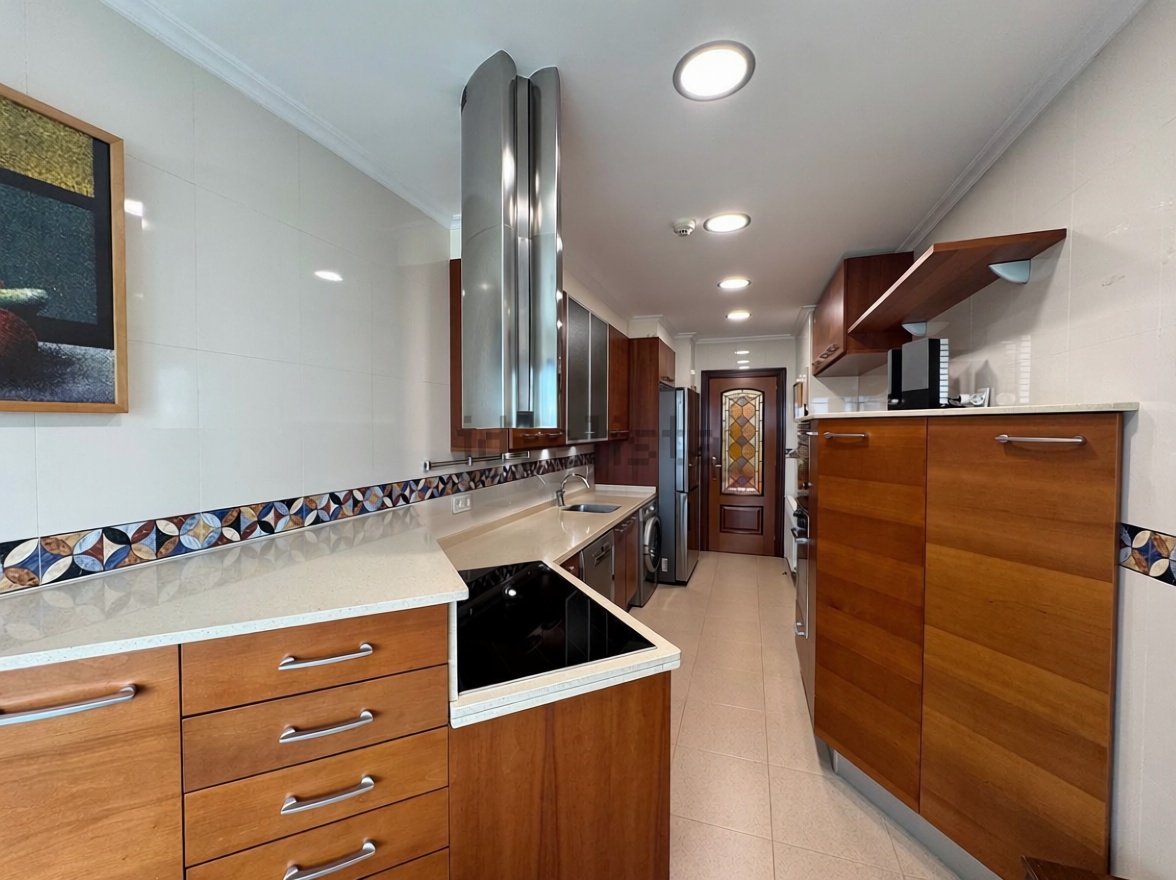 Appartement en première ligne de plage à Gijón — Cuisine