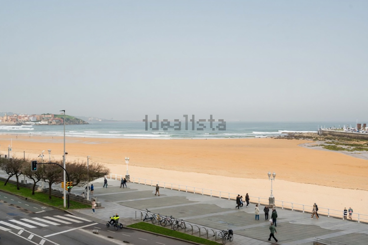 Beachfront flat in Arona