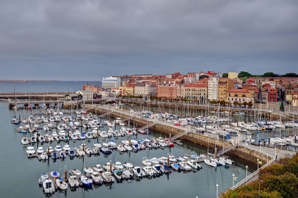 Appartement en attique en première ligne de mer à Gijón — Vue mer