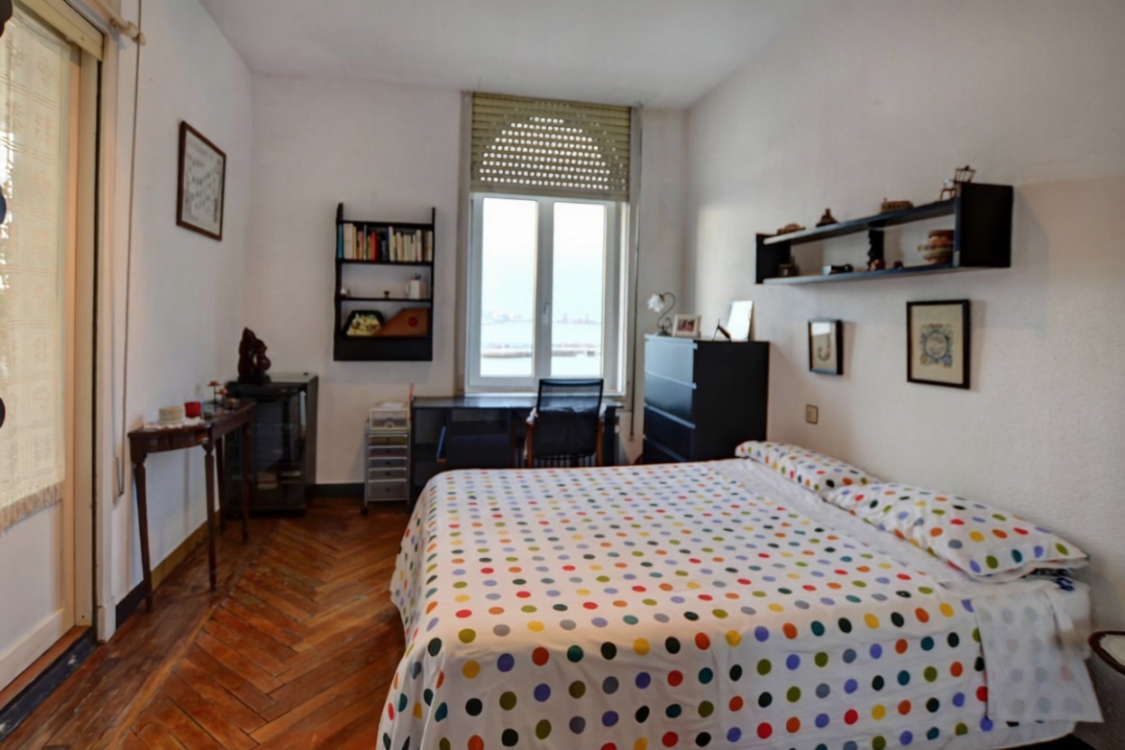 Appartement en attique en première ligne de mer à Gijón — Chambre