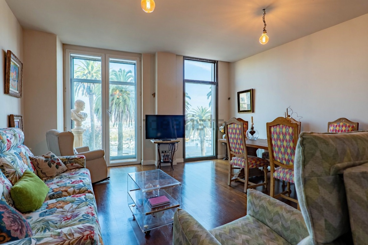 Appartement en première ligne de plage à Gijón — Séjour