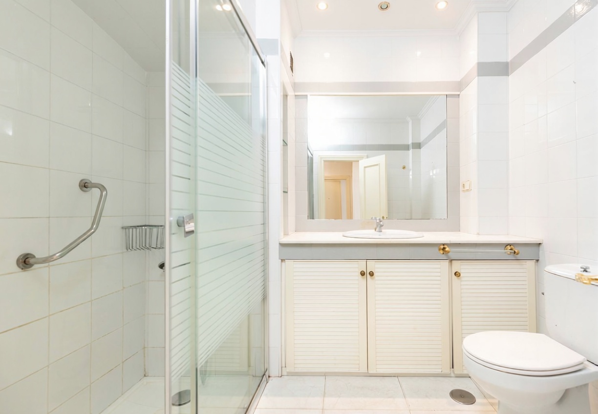 Appartement en première ligne de plage à Gijón — Sanitaires