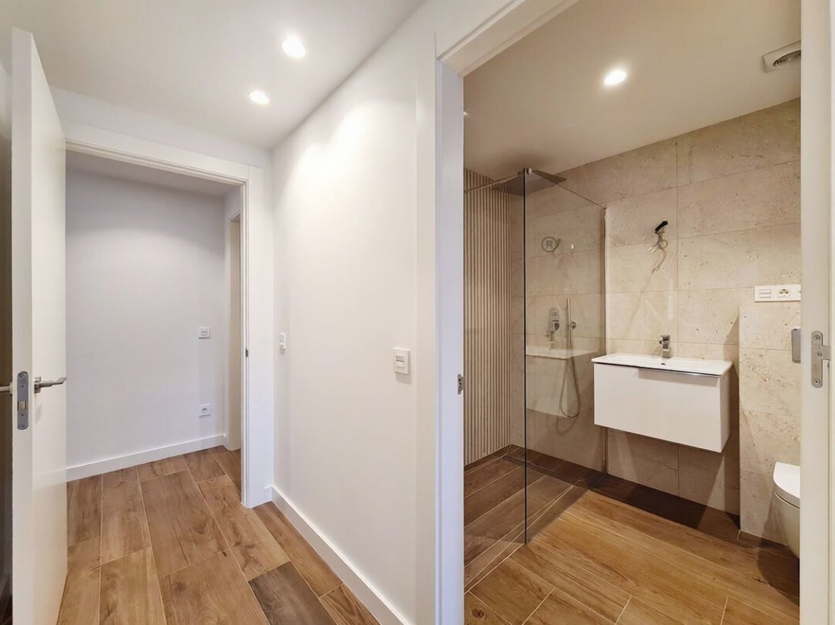 Beachfront flat in Arona — Bathroom