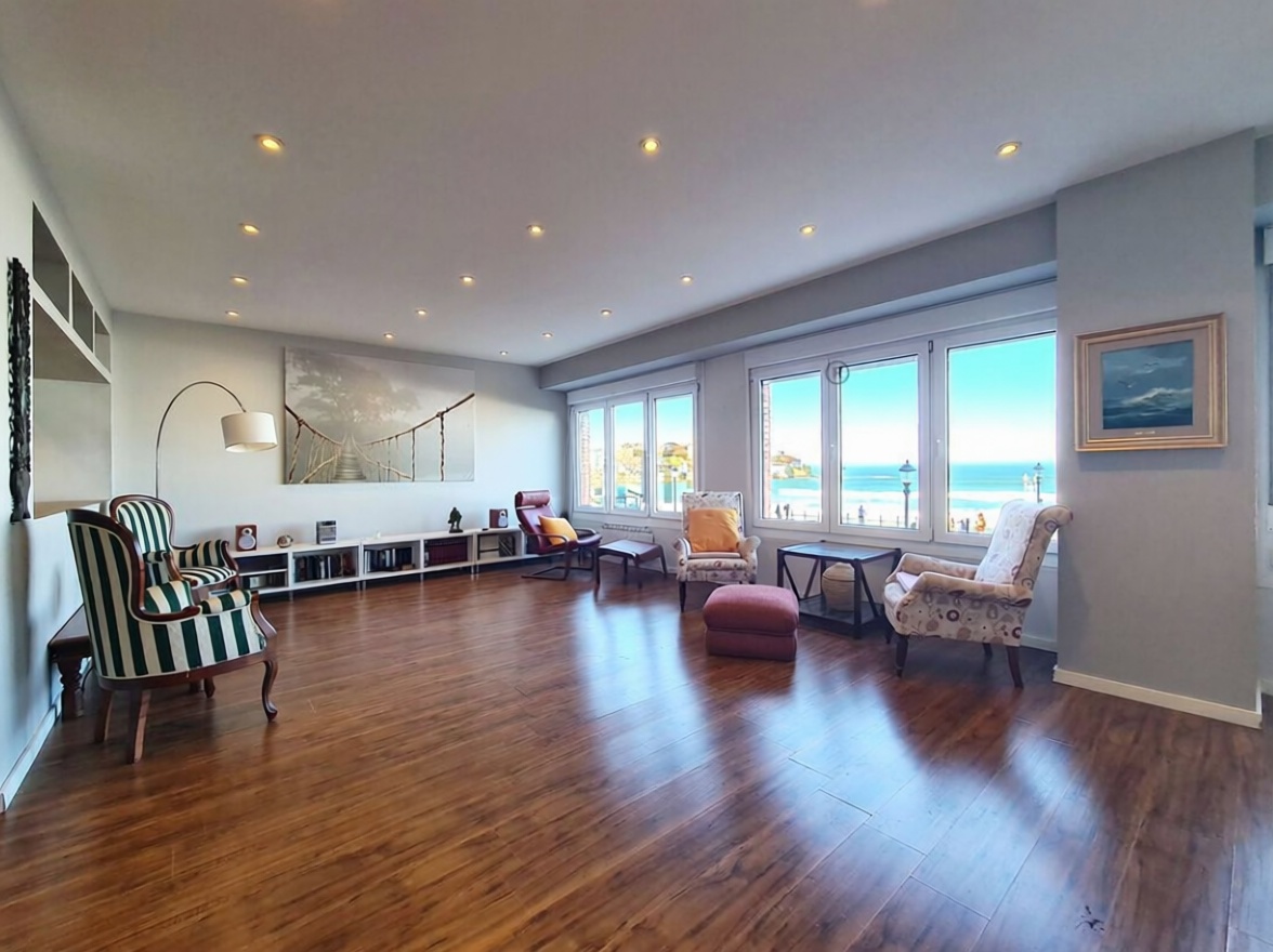 Beachfront flat in Arona — Living room