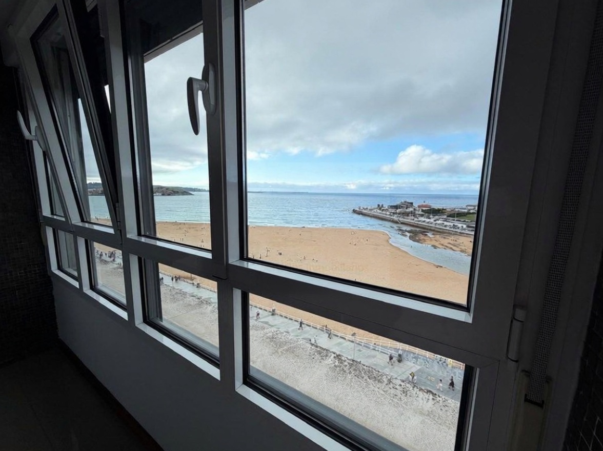 Beachfront flat in Arona — Kitchen