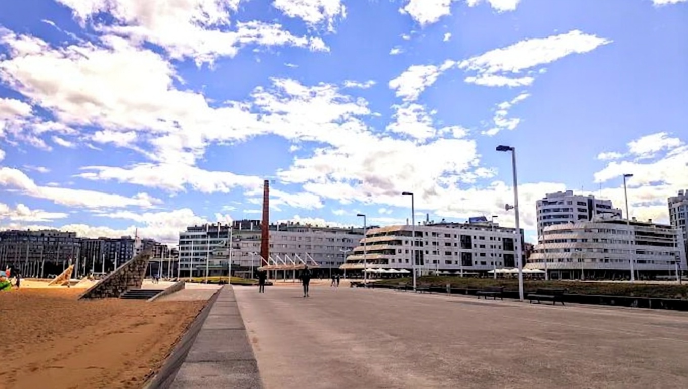 Appartement en première ligne de plage à Gijón — Vue mer