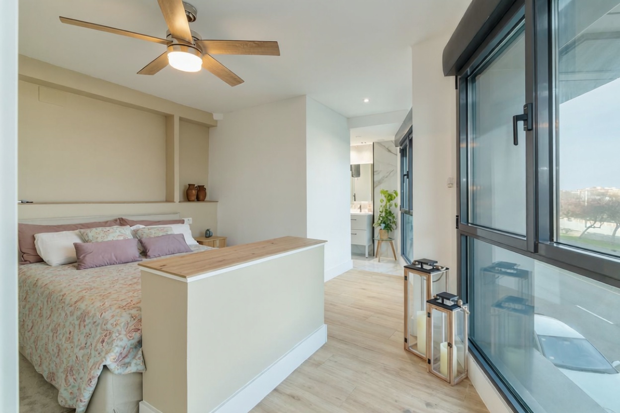 Appartement en première ligne de plage à Gijón — Chambre