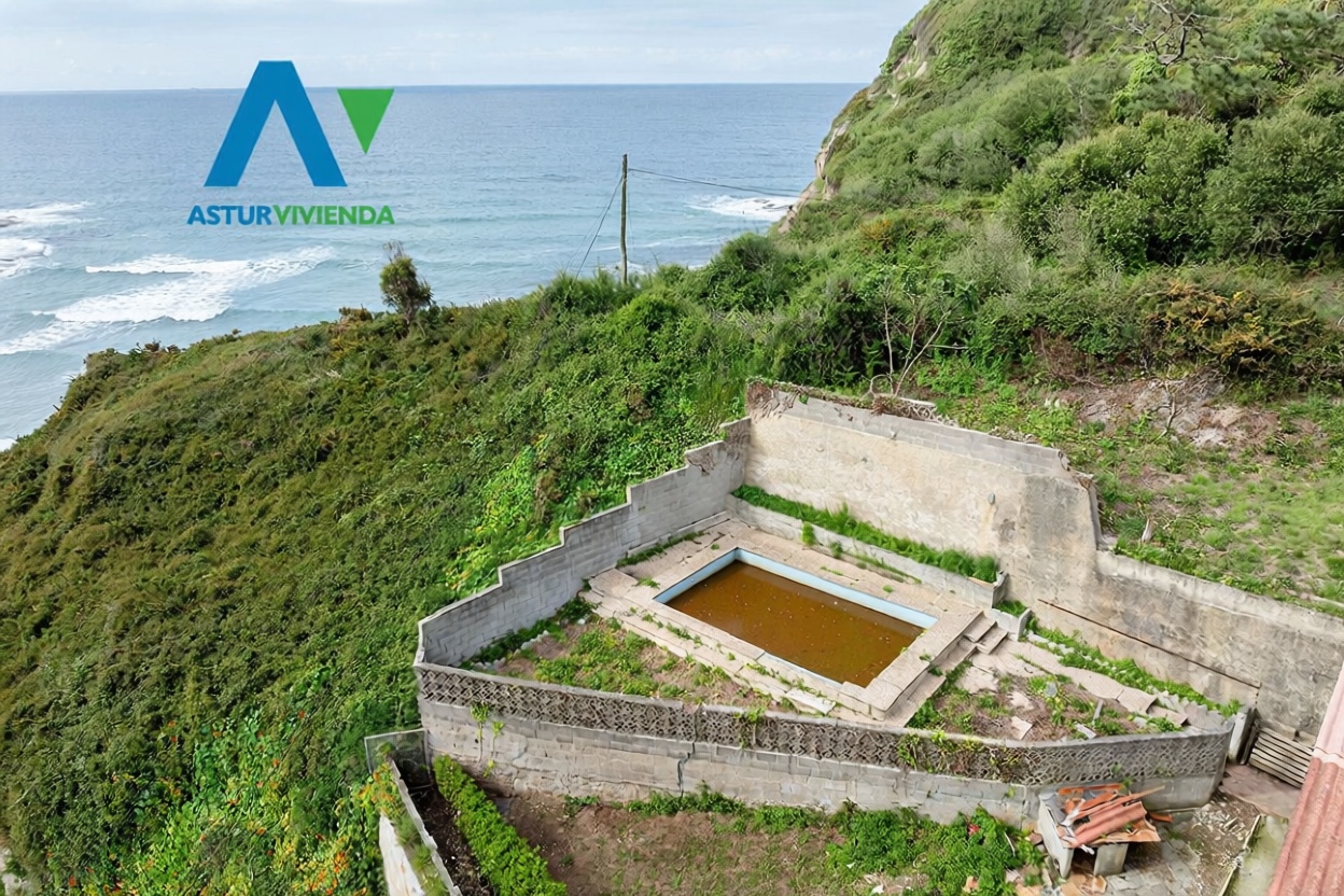 Chalet with direct beach access in Villaviciosa — Pool