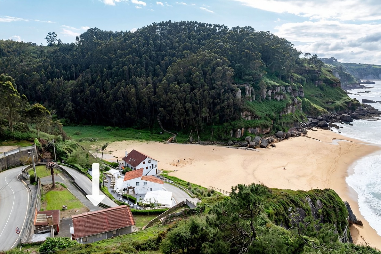 Chalet with direct beach access in Villaviciosa — Sea view