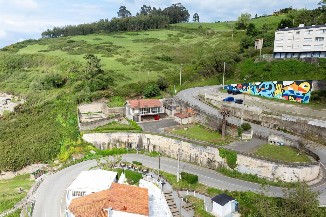 Chalet with direct beach access in Villaviciosa — Facade