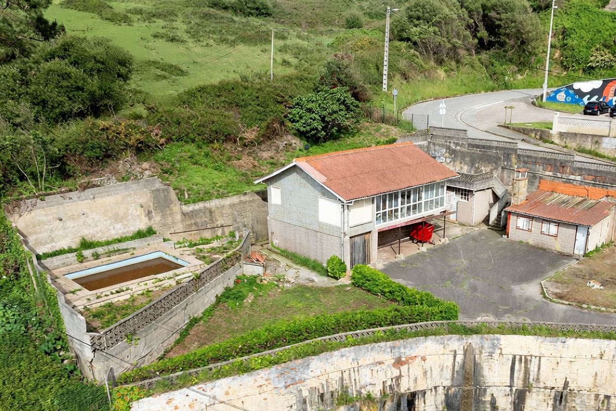 Chalet with direct beach access in Villaviciosa — Facade