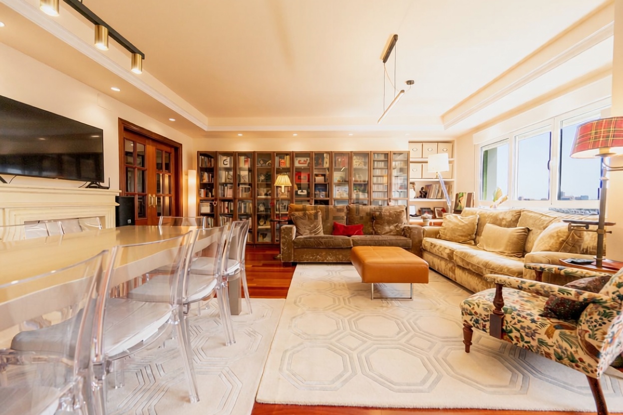 Appartement en première ligne de plage à Gijón — Séjour