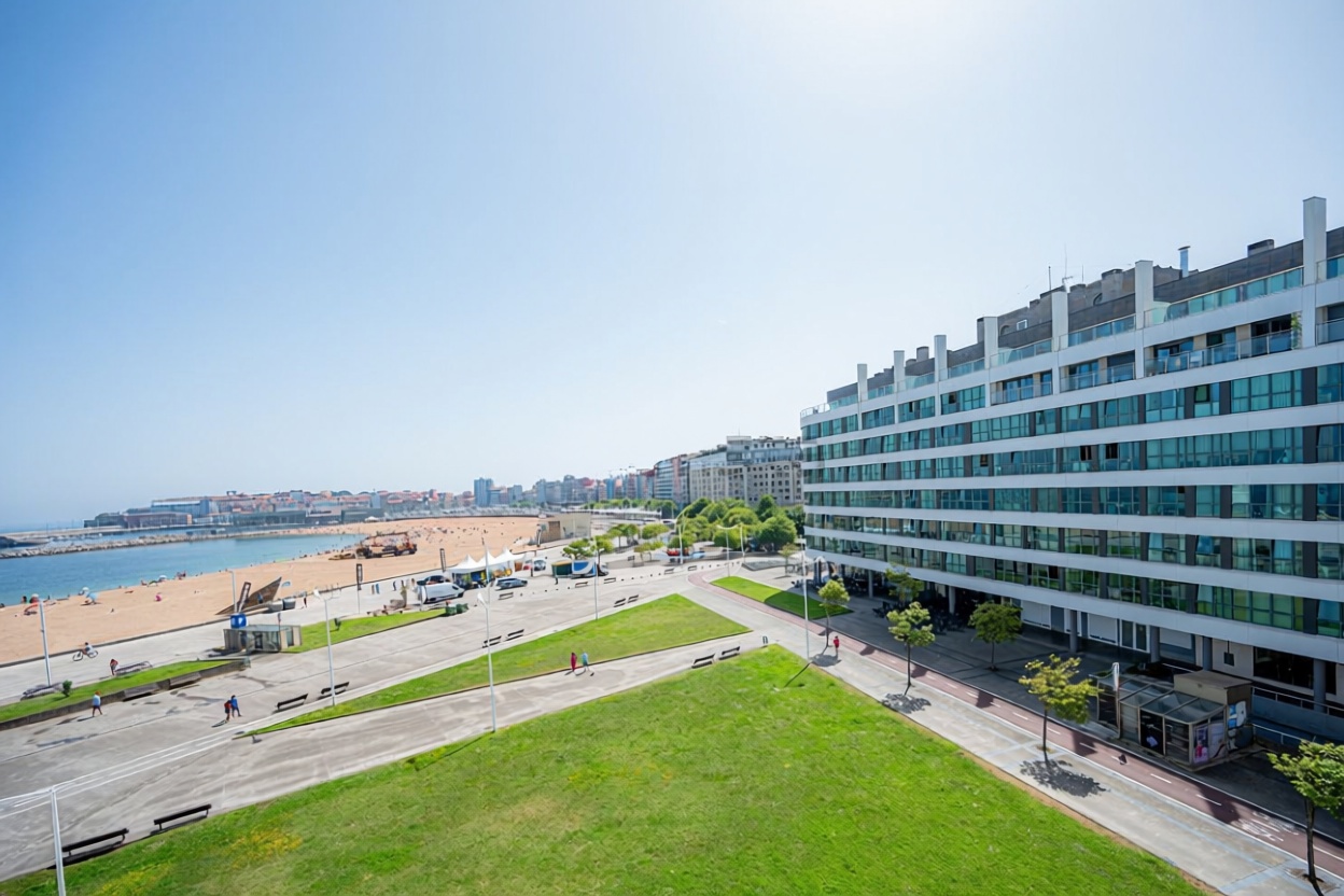 Appartement en première ligne de plage à Gijón — Vue mer