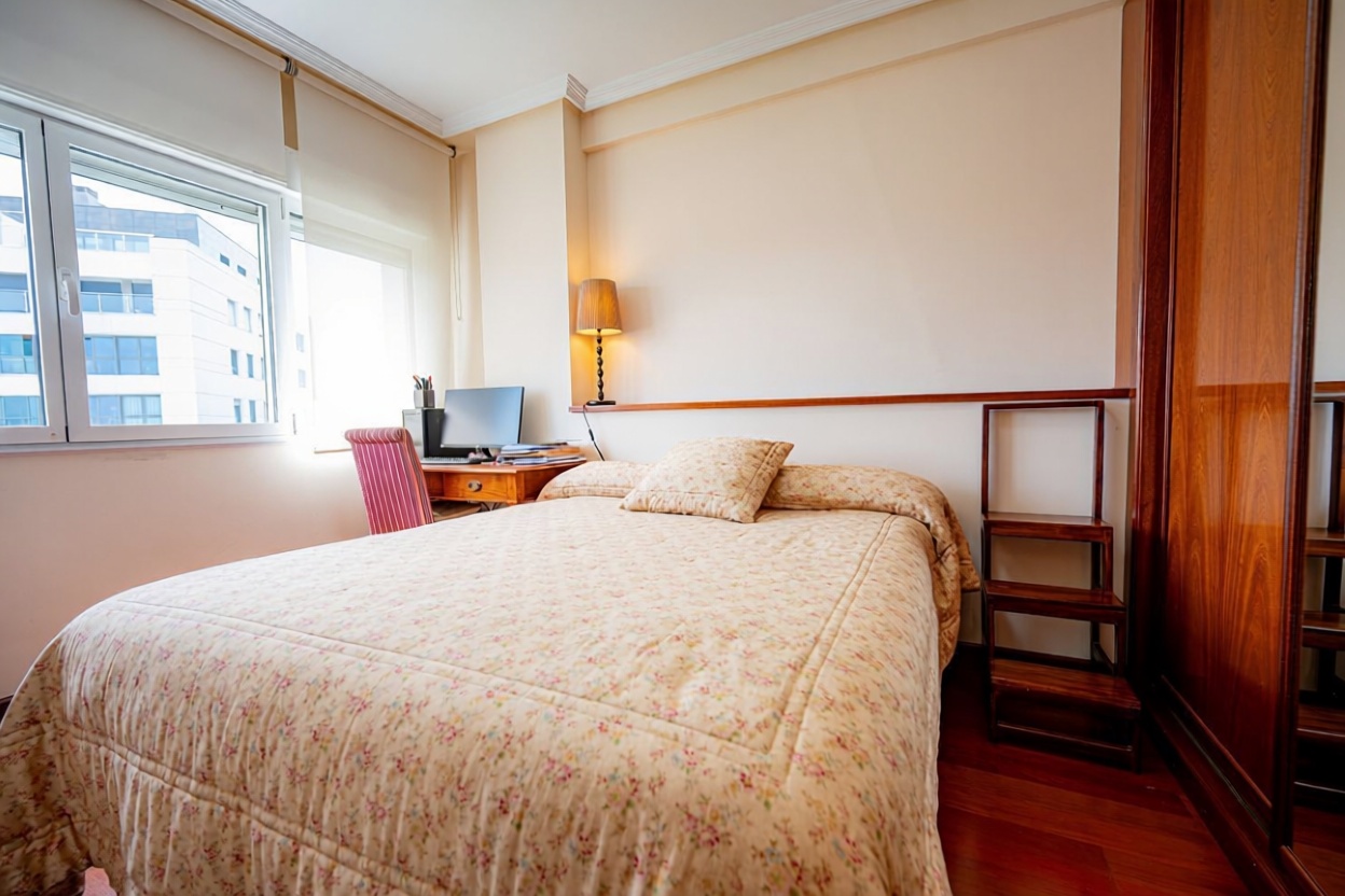 Appartement en première ligne de plage à Gijón — Chambre