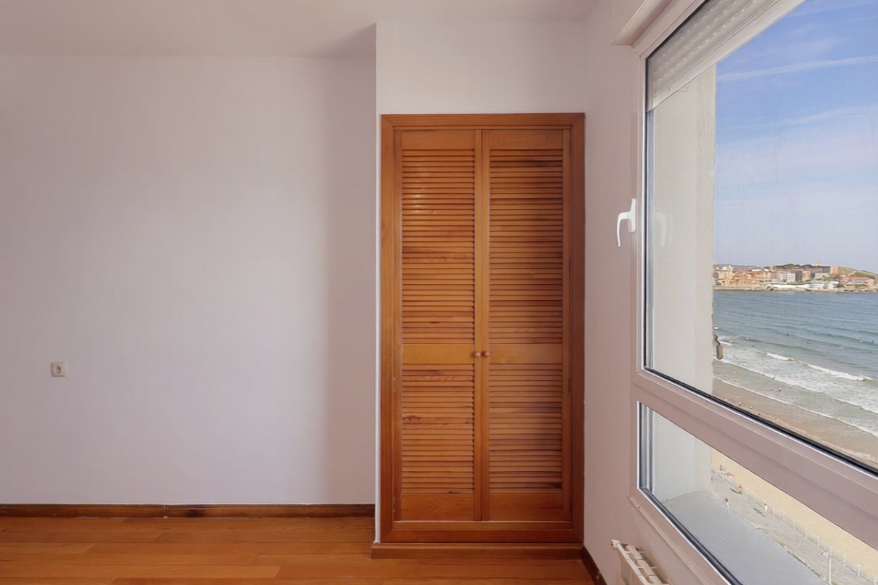 Seafront attic in Arona — Bedroom
