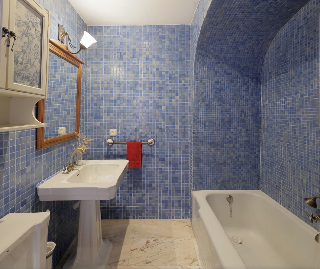 Seafront attic in Arona — Bathroom