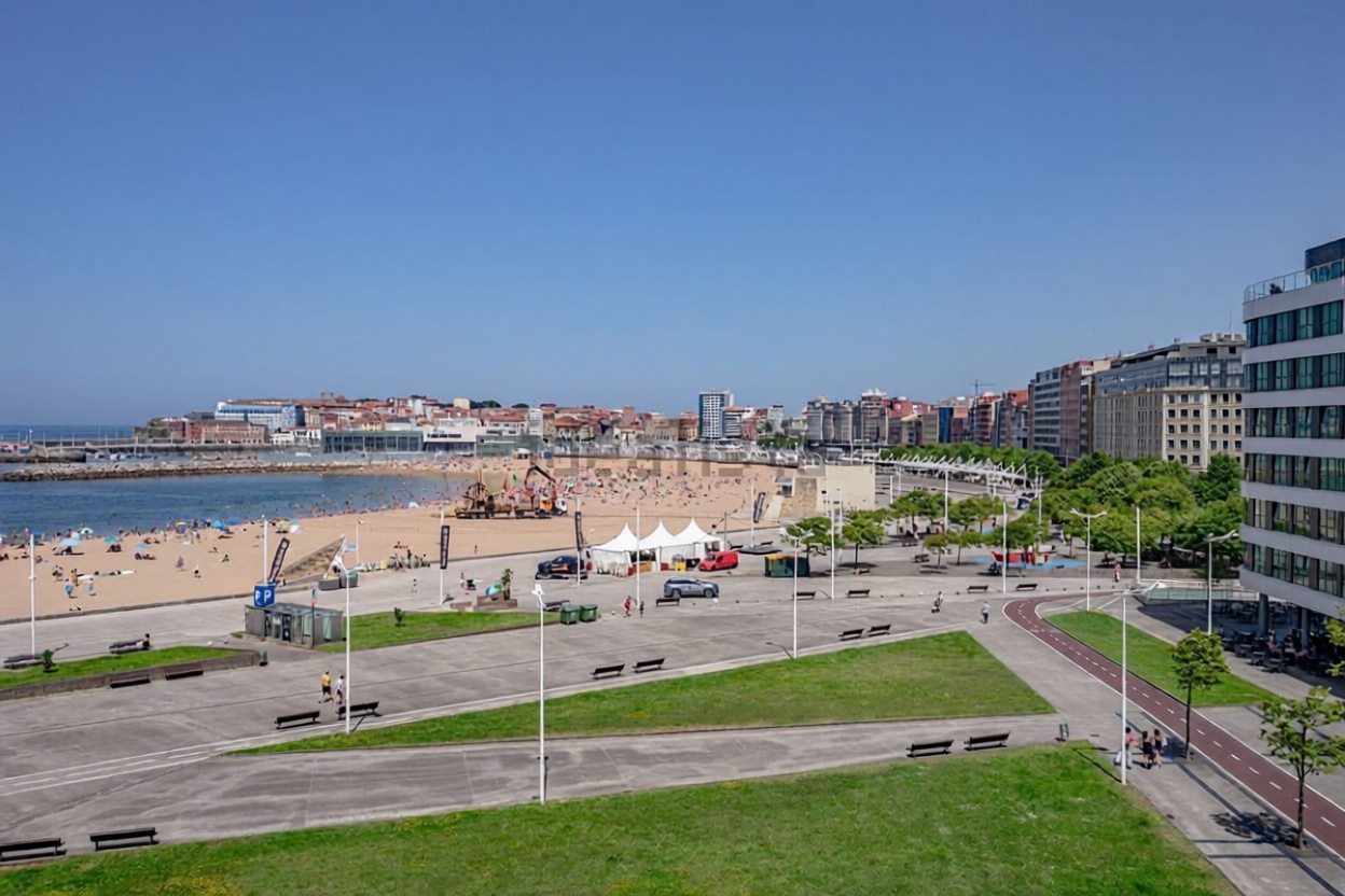 Appartement en première ligne de plage à Gijón